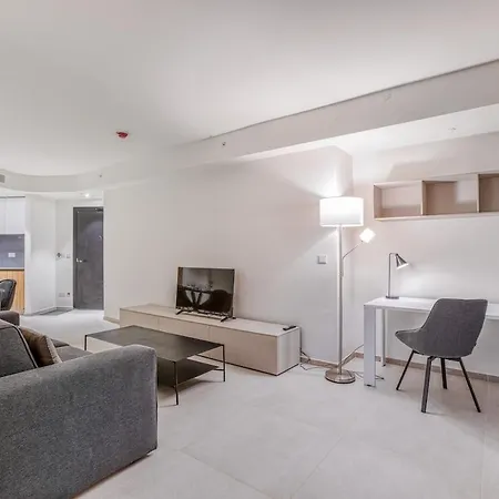 Deluxe Mercury 439 With Pool