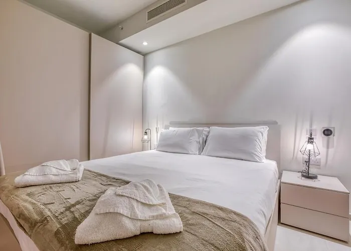 Deluxe Mercury 439 With Pool Apartment *